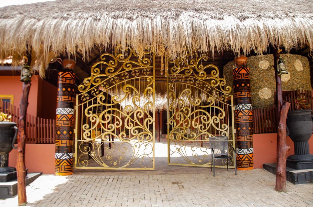 Ike'S Cultural Village Kumasi Kültér fotó
